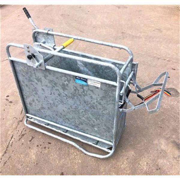 Calf Dehorning Crate